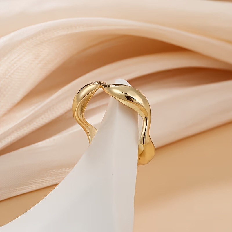 Women's INS Style Minimalist Wave Ring, Golden Open Design